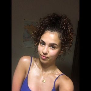 Meet your Posher, Manal